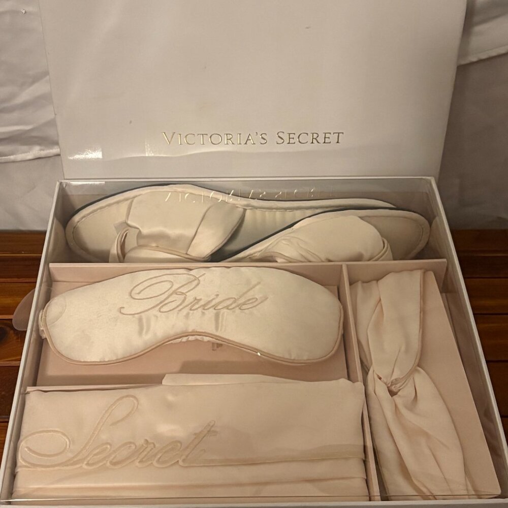 New Victoria Secret Bridal Wedding or Shower Sleep Set